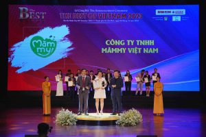 Ms. Pham Thi Dung - Mammy representative received the award Top 10 The Best Of Vietnam 2023