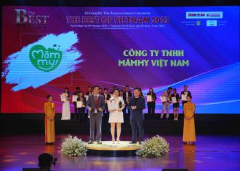Ms. Pham Thi Dung - Mammy representative received the award Top 10 The Best Of Vietnam 2023