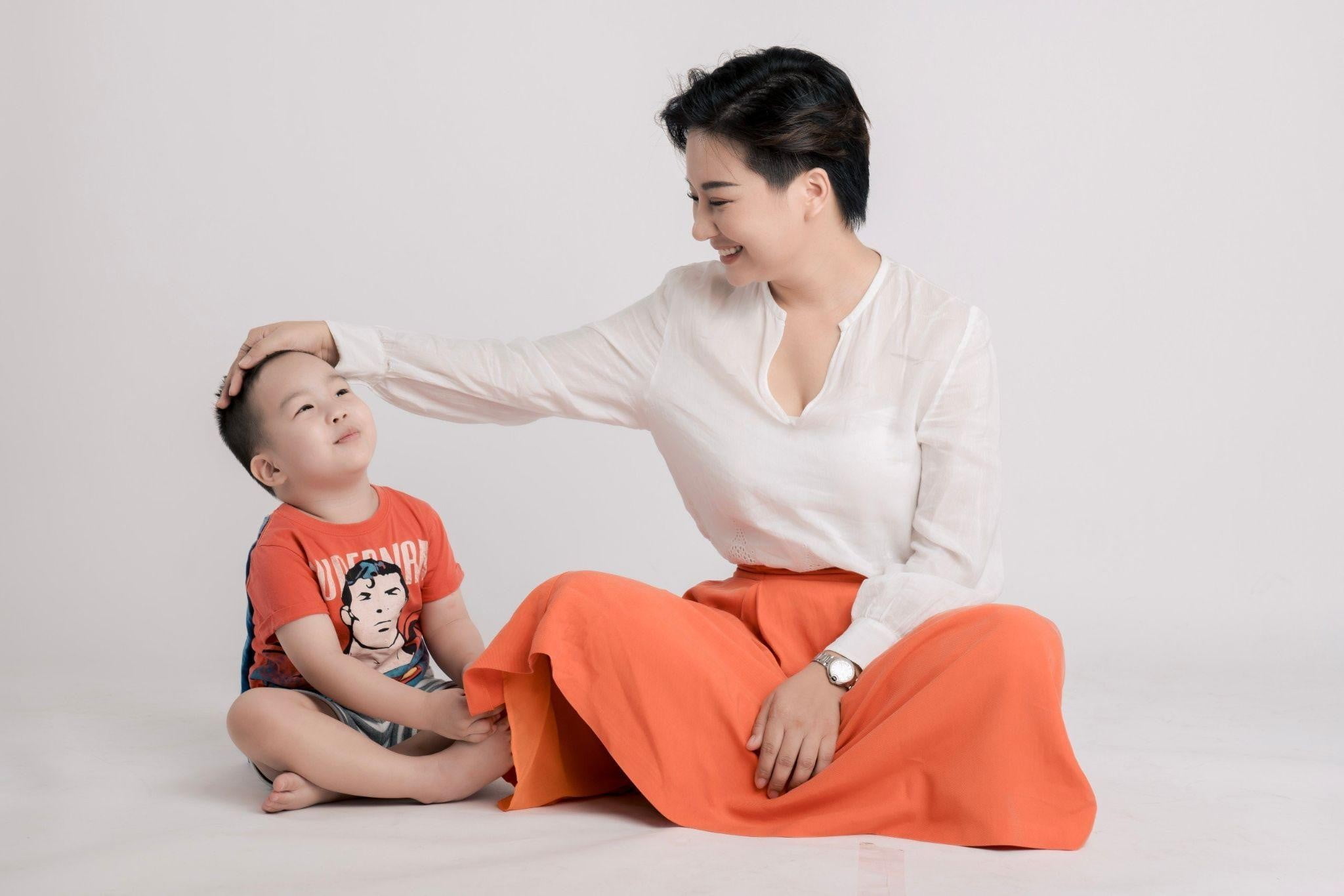 Ms. Pham Thi Dung and baby Pipi